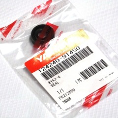 Genuine YANMAR - 1GM - 1GM10 Sea water pump 18mm (Early) Single Lip 'Water' Seal - 124240-91450