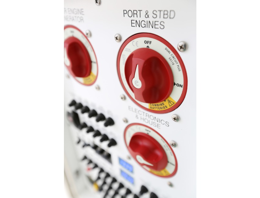 Blue Sea 5510E E-Series Dual Circuit Battery Switch - 600A, Ignition Protected, For Marine Use