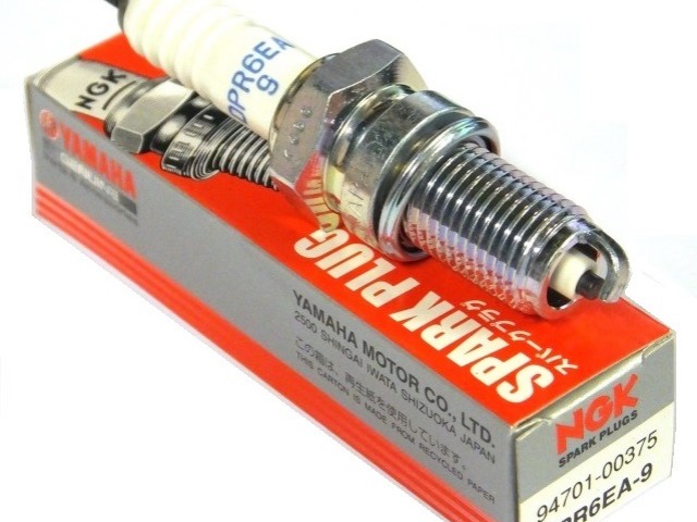 Genuine NGK Spark Plug Yamaha DT125R 2001
